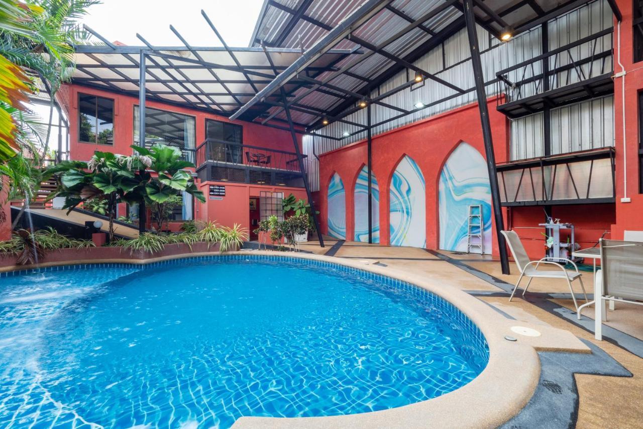 Oyo 75369 Cozy Rooms@ Addicts Hotel 2*